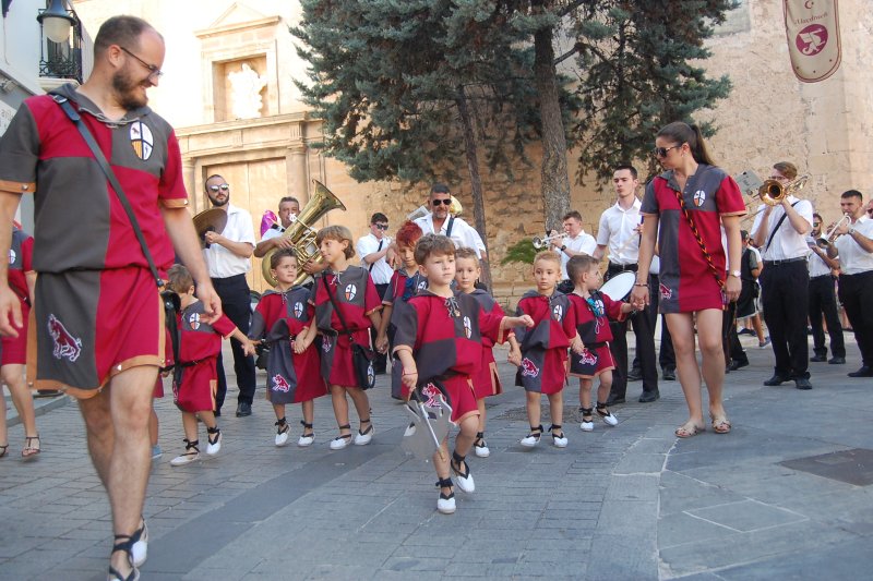 L’Entrada jove pone la novedad para revitalizar a los Moros y Cristianos de Pego L’Entrada jove pone la novedad para revitalizar a los Moros y Cristianos de Pego