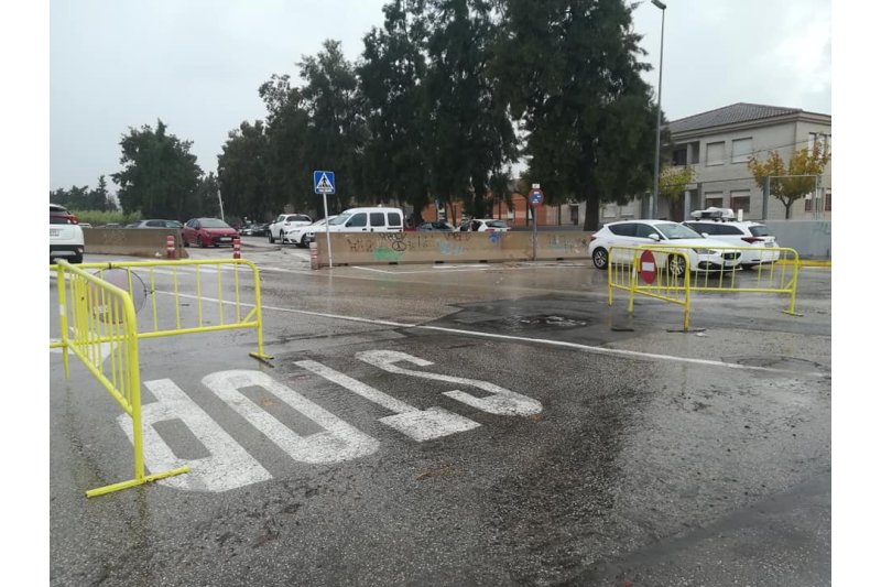 La lluvia obliga a cortar varios viales en Dénia y a suspender la inauguración de la Fira de Tots Sants  La lluvia obliga a cortar varios viales en Dénia y a suspender la inauguración de la Fira de Tots Sants