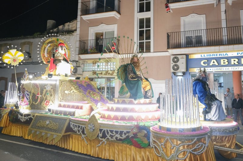 La Comissió de Reis de El Verger recupera la cabalgata de reyes y el reparto de regalos casa por casa potspandémia La Comissió de Reis de El Verger recupera la cabalgata de reyes y el reparto de regalos casa por casa potspandémia