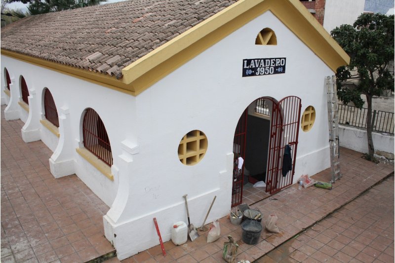 Urbanisme i Via Pública escometen una actuació conjunta per a preservar el Llavador d’Ondara d’actes de vandalisme Urbanisme i Via Pública escometen una actuació conjunta per a preservar el Llavador d’Ondara d’actes de vandalisme