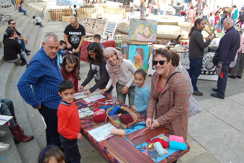 El Mercat del solstici d’hivern de Pego s’endinsa en les pràctiques ancestrals pels canvis d’estació El Mercat del solstici d’hivern de Pego s’endinsa en les pràctiques ancestrals pels canvis d’estació