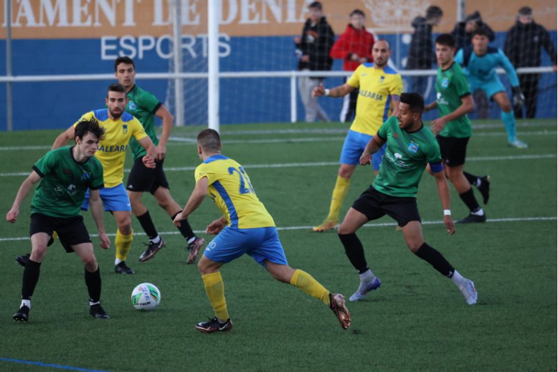 Regional Preferente: Dénia y Calpe empatan en un derbi sin chispa y el Jávea suma su segundo triunfo consecutivo Regional Preferente: Dénia y Calpe empatan en un derbi sin chispa y el Jávea suma su segundo triunfo consecutivo