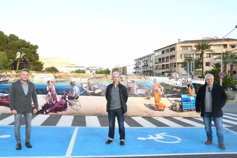 Goikoetxea recrea la esencia marinera en el mural que da la bienvenida al barrio de Duanes de Xàbia Goikoetxea recrea la esencia marinera en el mural que da la bienvenida al barrio de Duanes de Xàbia