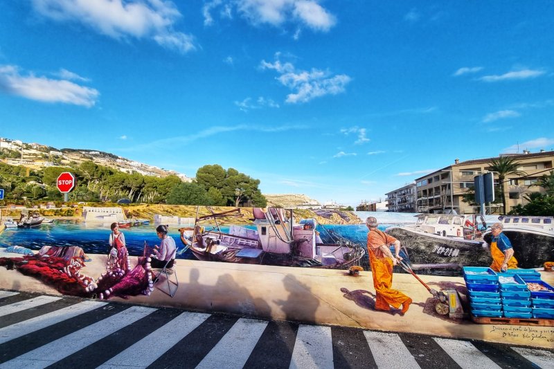 Goikoetxea recrea la esencia marinera en el mural que da la bienvenida al barrio de Duanes de Xàbia Goikoetxea recrea la esencia marinera en el mural que da la bienvenida al barrio de Duanes de Xàbia