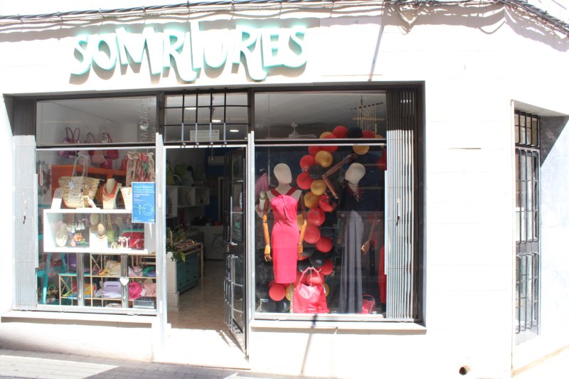 El comerç de proximitat d’Ondara recolza l’aventura eurovisiva de Nebulossa en els seus aparadors El comerç de proximitat d’Ondara recolza l’aventura eurovisiva de Nebulossa en els seus aparadors