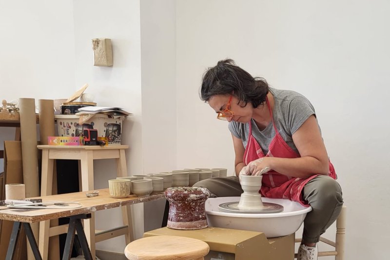 Un plato de cerámica muy mediterráneo y creativo para el D*na Un plato de cerámica muy mediterráneo y creativo para el D*na