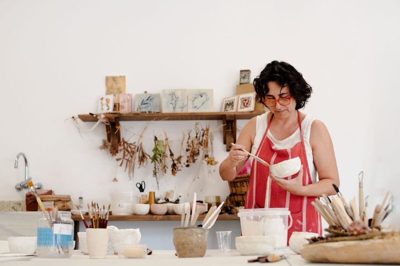 Un plato de cerámica muy mediterráneo y creativo para el D*na Un plato de cerámica muy mediterráneo y creativo para el D*na