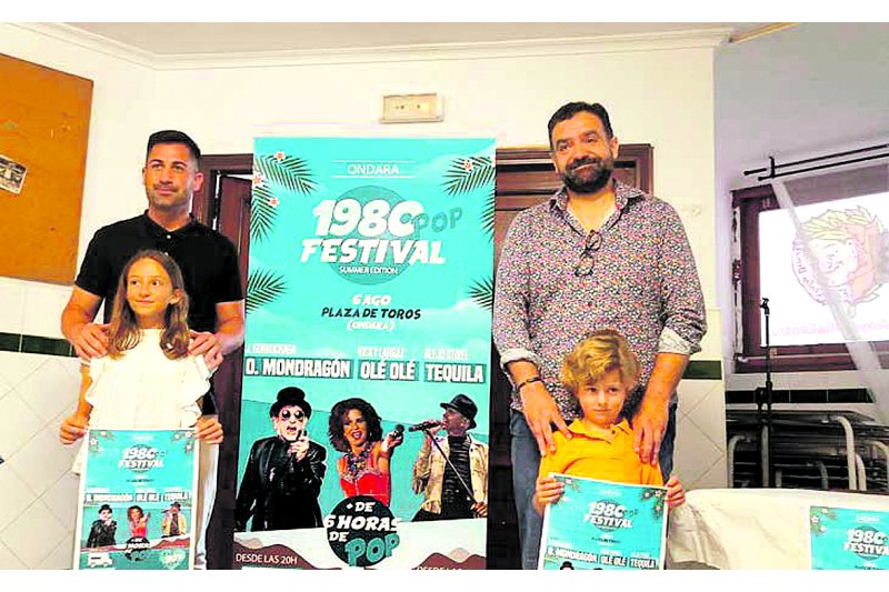 Javier Gurruchaga, Vicky Larraz y Alejo Stivel en el ‘1980 Pop Festival’ Javier Gurruchaga, Vicky Larraz y Alejo Stivel en el ‘1980 Pop Festival’