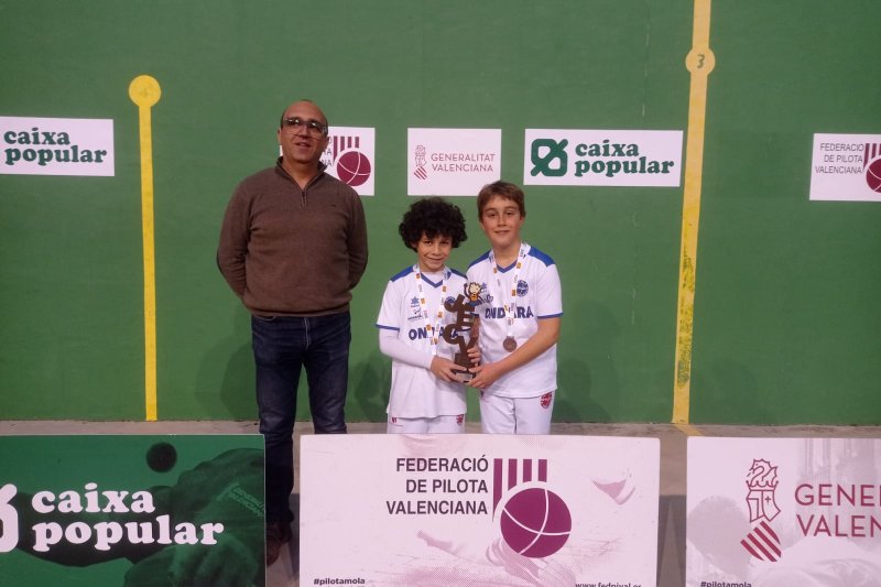 Un or, una plata i un bronze per a l’Escola Municipal d’Ondara en la final provincial de frontó per parelles Un or, una plata i un bronze per a l’Escola Municipal d’Ondara en la final provincial de frontó per parelles