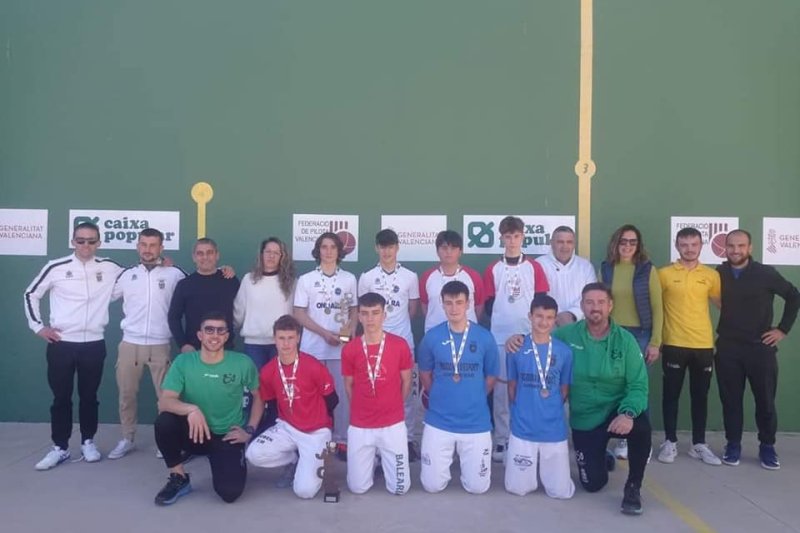 Un or, una plata i un bronze per a l’Escola Municipal d’Ondara en la final provincial de frontó per parelles Un or, una plata i un bronze per a l’Escola Municipal d’Ondara en la final provincial de frontó per parelles