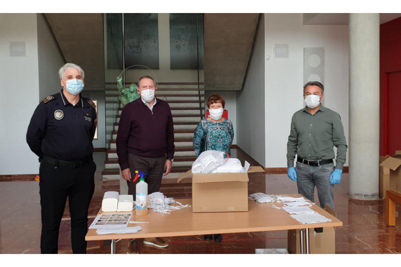 550 mascarillas de Rolser para los taxistas de Xàbia  550 mascarillas de Rolser para los taxistas de Xàbia