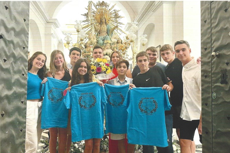 La presentació de Rosalia Roca com a regina  i la cort d'honor dispara divendres el coet d’eixida de les festes patronals de Murla La presentació de Rosalia Roca com a regina  i la cort d'honor dispara divendres el coet d’eixida de les festes patronals de Murla