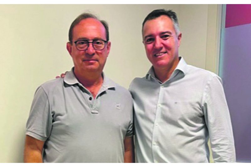 Juan Cardona toma el relevo de Antonio Sentí en la presidencia de la Fundació Dénia  Juan Cardona toma el relevo de Antonio Sentí en la presidencia de la Fundació Dénia