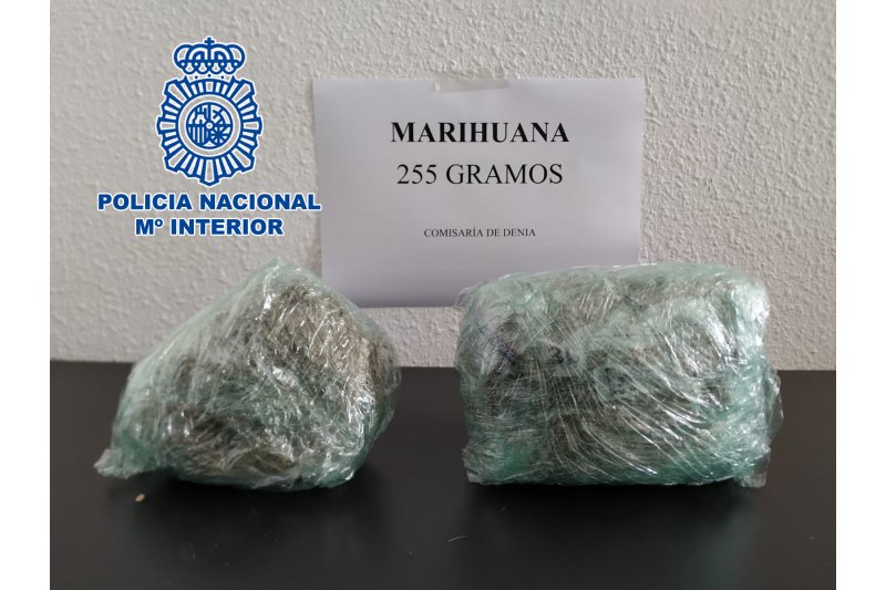 Tráfico de drogas durante el confinamiento: Detenido con 250 gramos de marihuana en Dénia  Tráfico de drogas durante el confinamiento: Detenido con 250 gramos de marihuana en Dénia