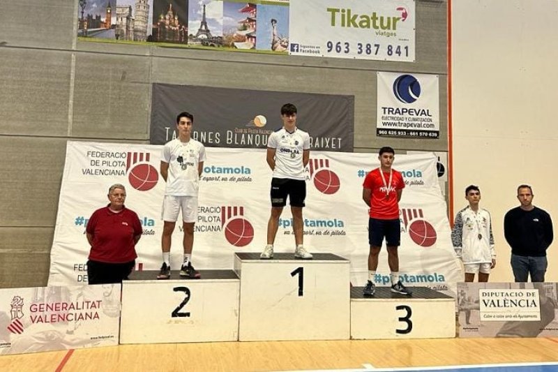 Arnau Mas li dona el campionat individual autonòmic a l’Escola de Pilota d’Ondara en categoria cadet d’onewall Arnau Mas li dona el campionat individual autonòmic a l’Escola de Pilota d’Ondara en categoria cadet d’onewall