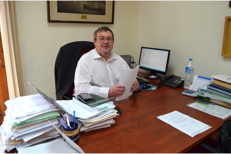 El secretario y el interventor de Dénia continúan cobrando más de 20.000 euros anuales en complementos de productividad El secretario y el interventor de Dénia continúan cobrando más de 20.000 euros anuales en complementos de productividad