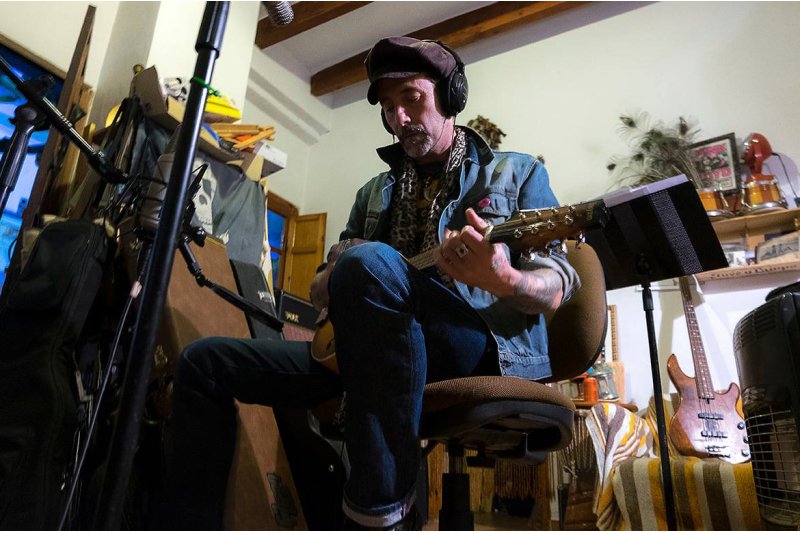 Homenaje a los pioneros del blues con Sara Gee & Ramblin' Matt Homenaje a los pioneros del blues con Sara Gee & Ramblin' Matt