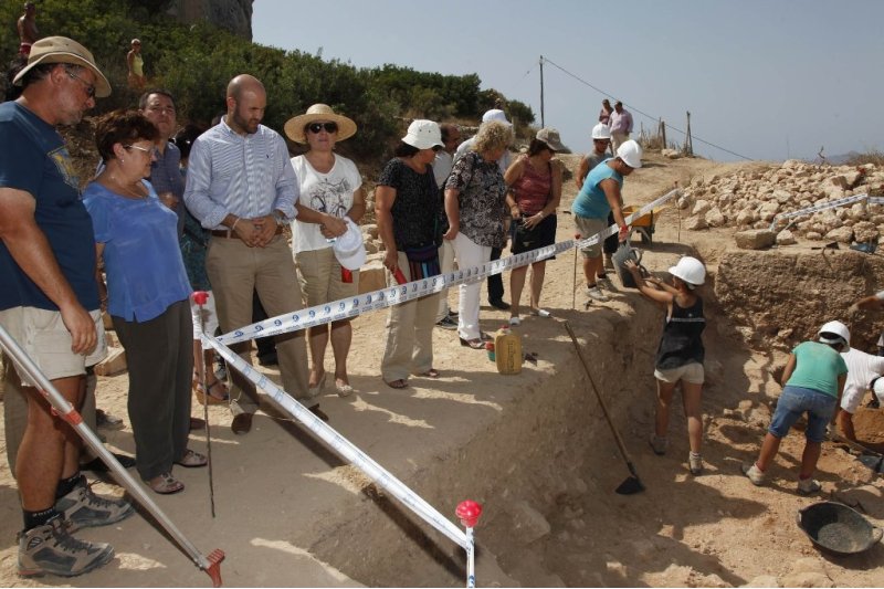 Las excavaciones en la Pobla de Ifach descubren una nueva zona de enterramiento   Las excavaciones en la Pobla de Ifach descubren una nueva zona de enterramiento