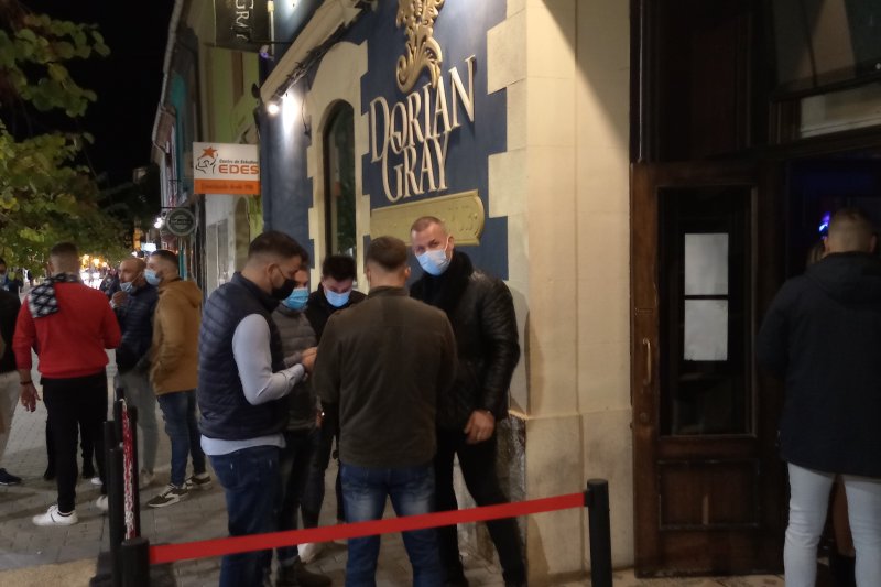 Los pubs exigen el pasaporte COVID y a la gente le entra prisa por vacunarse Los pubs exigen el pasaporte COVID y a la gente le entra prisa por vacunarse