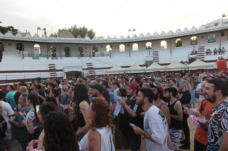 Nebulossa posa a la plaça de bous d’Ondara com a punt de sortida de la gira “Zorra tour” a nivell nacional Nebulossa posa a la plaça de bous d’Ondara com a punt de sortida de la gira “Zorra tour” a nivell nacional