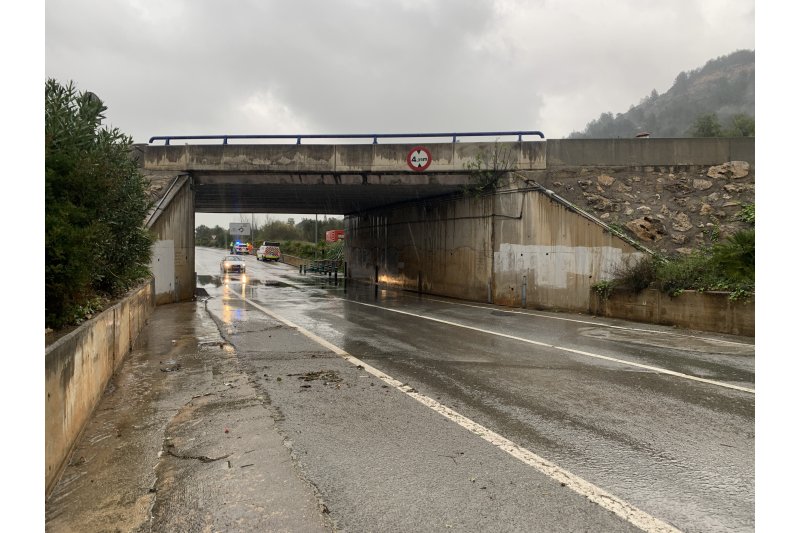 S’obri al trànsit, dotze dies desprès, la carretera de Pedreguer a la Xara S’obri al trànsit, dotze dies desprès, la carretera de Pedreguer a la Xara