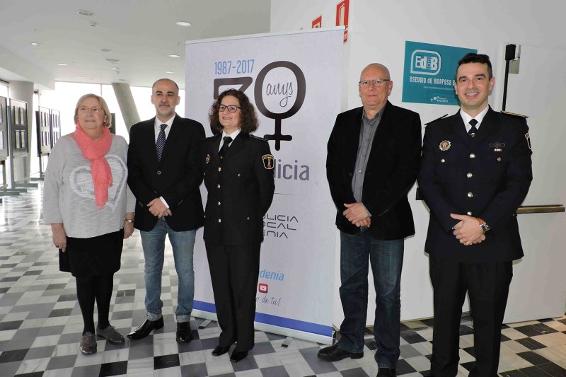 Una jornada sobre la integración de la mujer en el cuerpo inicia los actos del 30 aniversario de la incorporación de la primera agente a la Policía Local de Dénia Una jornada sobre la integración de la mujer en el cuerpo inicia los actos del 30 aniversario de la incorporación de la primera agente a la Policía Local de Dénia