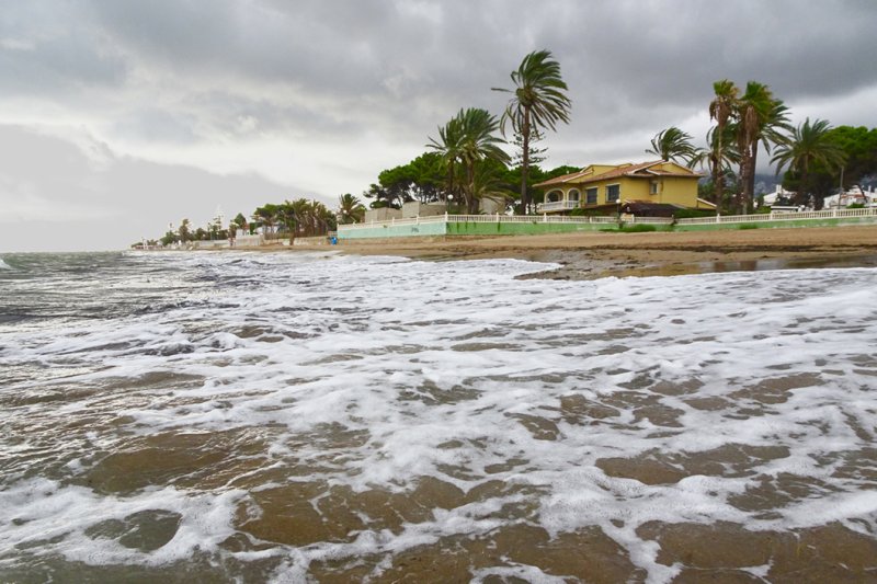 Ecologistas en Acción otorga una bandera negra a Residencial Las Olas (Dénia) y a El Portet (Moraira) Ecologistas en Acción otorga una bandera negra a Residencial Las Olas (Dénia) y a El Portet (Moraira)