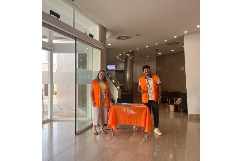 Voluntarios de la Fundación Josep Carreras visitan el Hospital San Carlos de Dénia Voluntarios de la Fundación Josep Carreras visitan el Hospital San Carlos de Dénia