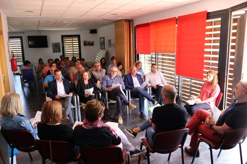 Los trabajadores del Hospital de Dénia anuncian un verano todavía “más duro” que el anterior por la falta de personal y ante la fuga de profesionales Los trabajadores del Hospital de Dénia anuncian un verano todavía “más duro” que el anterior por la falta de personal y ante la fuga de profesionales