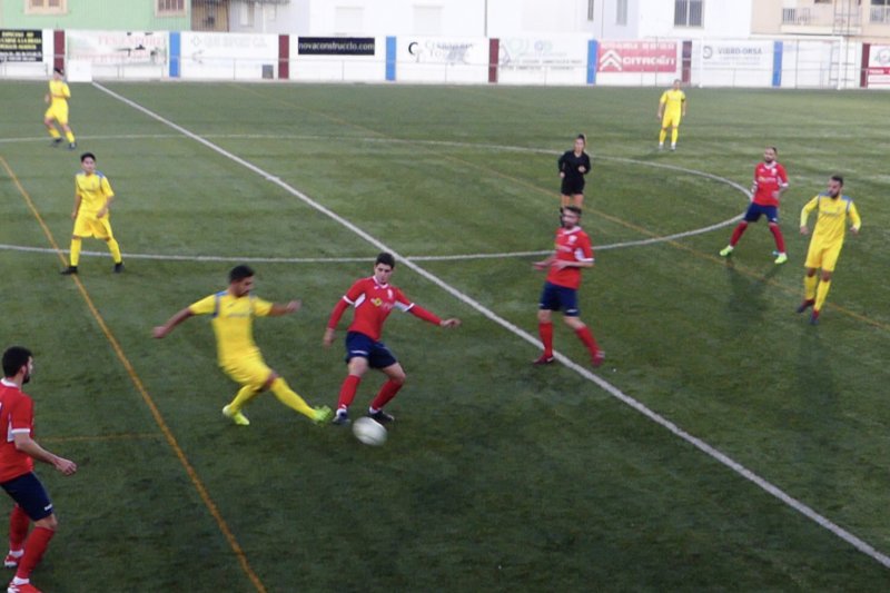 El Pego guanya el derbi contra el Dénia amb gol de penal El Pego guanya el derbi contra el Dénia amb gol de penal