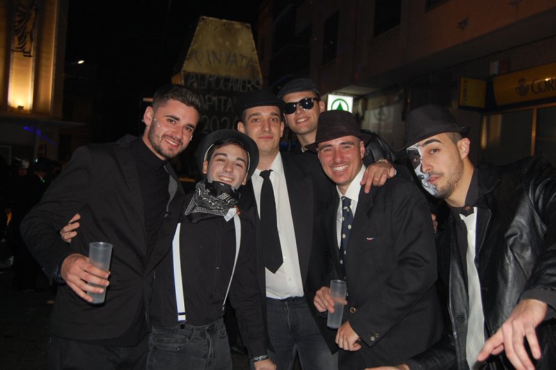 La pinyata clausura multitudinàriament la trilogia d’un carnestoltes pegolí que recupera el seu esperit La pinyata clausura multitudinàriament la trilogia d’un carnestoltes pegolí que recupera el seu esperit