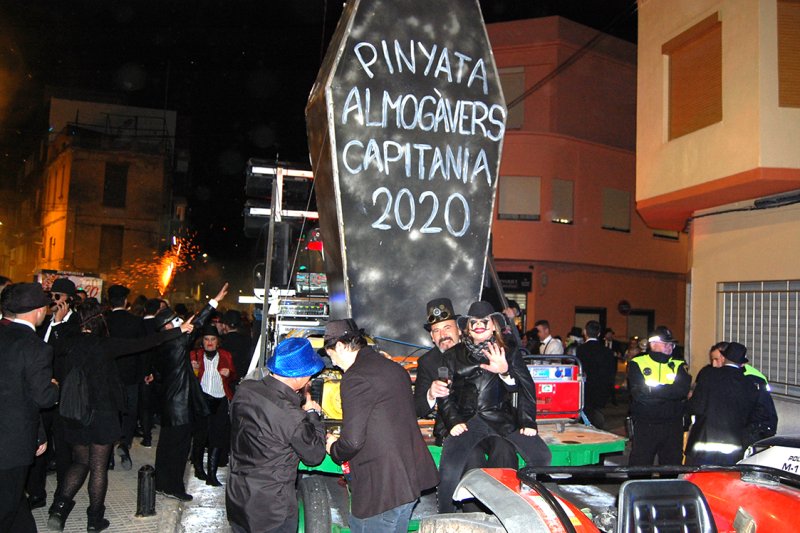 La pinyata clausura multitudinàriament la trilogia d’un carnestoltes pegolí que recupera el seu esperit La pinyata clausura multitudinàriament la trilogia d’un carnestoltes pegolí que recupera el seu esperit