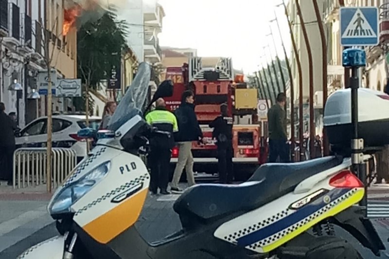 Incendio en una vivienda en el centro de Dénia Incendio en una vivienda en el centro de Dénia