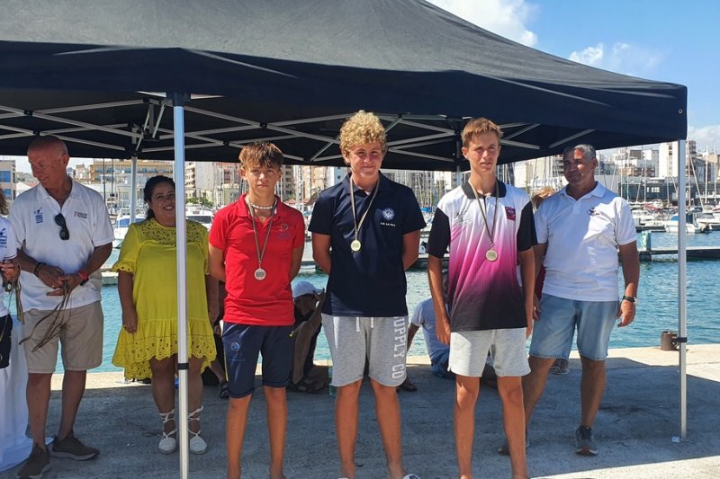 Los palistas Dimitrov y Gil, del RCN Dénia, campeones autonómicos Los palistas Dimitrov y Gil, del RCN Dénia, campeones autonómicos