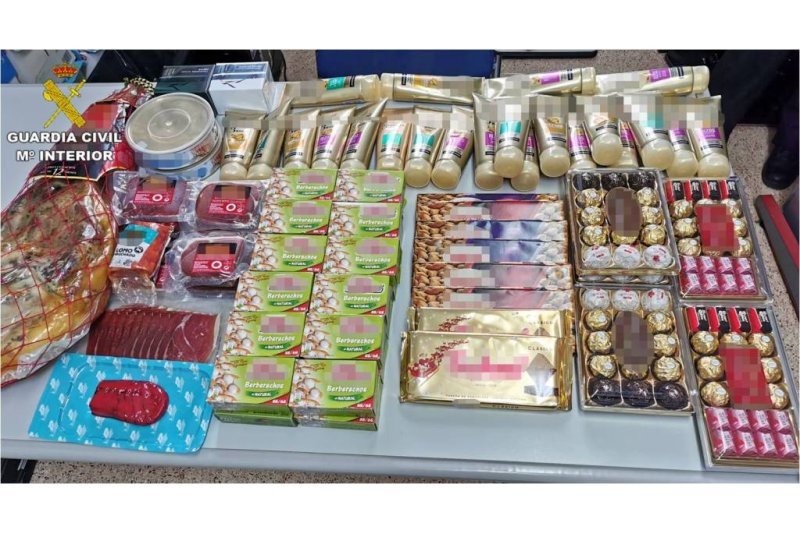 La Guardia Civil localiza a cuatro personas por el hurto de productos en supermercados de Calp  La Guardia Civil localiza a cuatro personas por el hurto de productos en supermercados de Calp