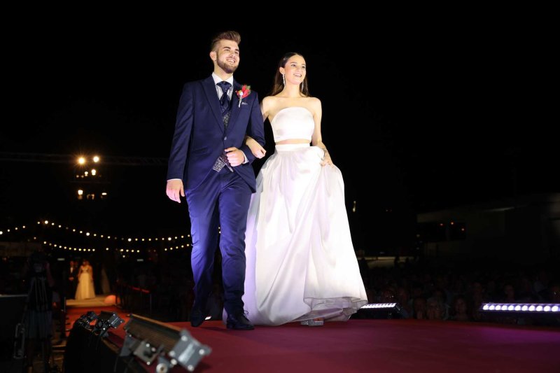 La nit de la presentació de les Festes de Juliol de Pedreguer s’envolta d’emocions i colorit  La nit de la presentació de les Festes de Juliol de Pedreguer s’envolta d’emocions i colorit