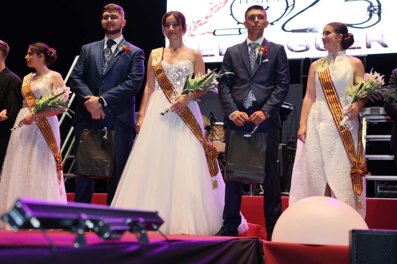 La nit de la presentació de les Festes de Juliol de Pedreguer s’envolta d’emocions i colorit  La nit de la presentació de les Festes de Juliol de Pedreguer s’envolta d’emocions i colorit