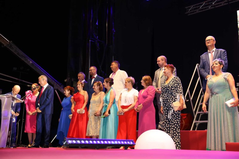 La nit de la presentació de les Festes de Juliol de Pedreguer s’envolta d’emocions i colorit  La nit de la presentació de les Festes de Juliol de Pedreguer s’envolta d’emocions i colorit