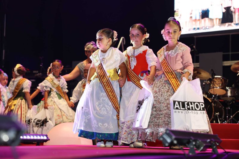 La nit de la presentació de les Festes de Juliol de Pedreguer s’envolta d’emocions i colorit  La nit de la presentació de les Festes de Juliol de Pedreguer s’envolta d’emocions i colorit