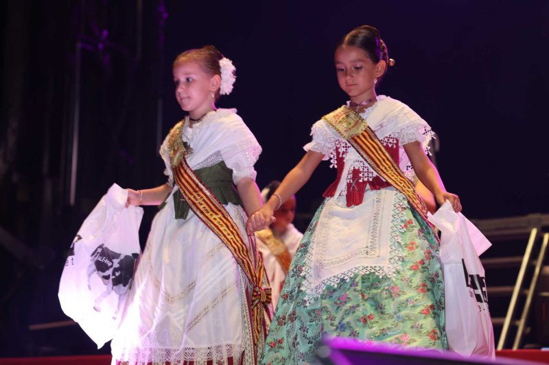 La nit de la presentació de les Festes de Juliol de Pedreguer s’envolta d’emocions i colorit  La nit de la presentació de les Festes de Juliol de Pedreguer s’envolta d’emocions i colorit