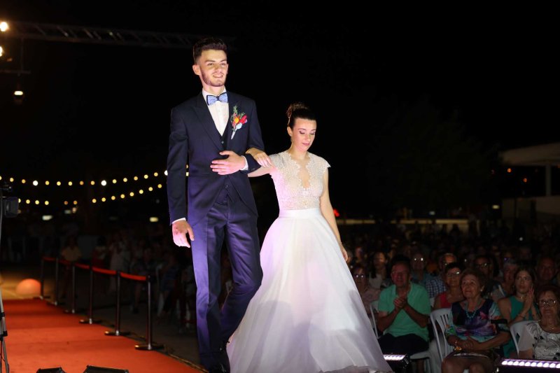 La nit de la presentació de les Festes de Juliol de Pedreguer s’envolta d’emocions i colorit  La nit de la presentació de les Festes de Juliol de Pedreguer s’envolta d’emocions i colorit