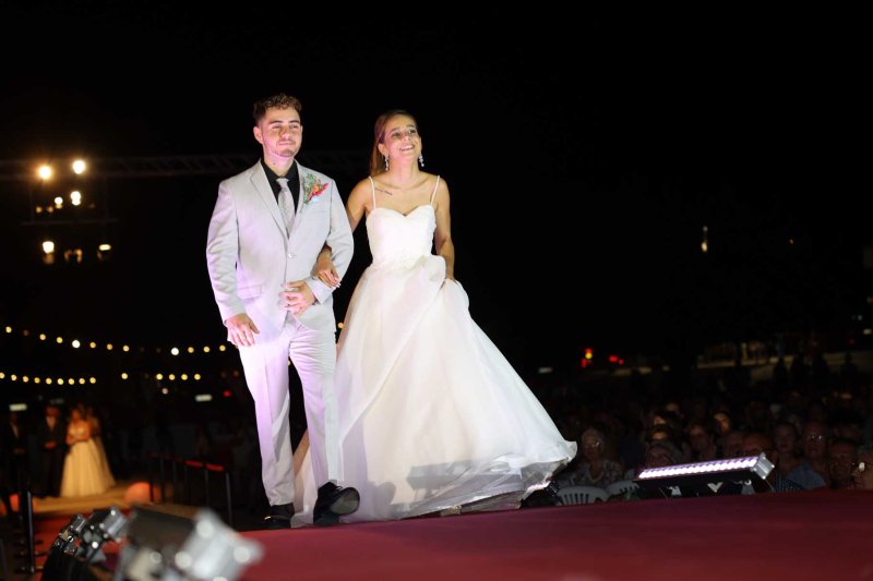 La nit de la presentació de les Festes de Juliol de Pedreguer s’envolta d’emocions i colorit  La nit de la presentació de les Festes de Juliol de Pedreguer s’envolta d’emocions i colorit