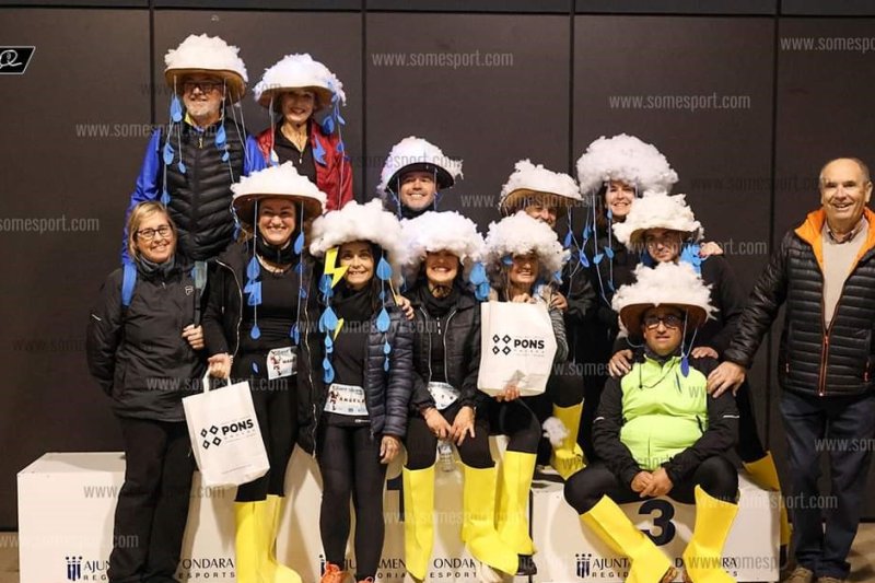 La penya Calabruixa s’adjudica el guardó a la millor disfressa d’una San Silvestre d’Ondara amb 504 participants La penya Calabruixa s’adjudica el guardó a la millor disfressa d’una San Silvestre d’Ondara amb 504 participants