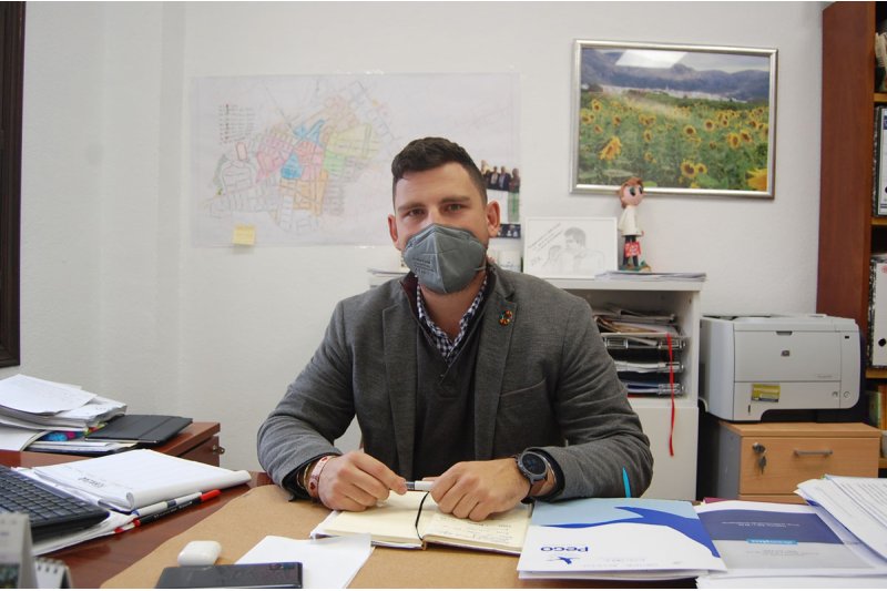 El Ayuntamiento de Pego ingresa 105.000 euros en ayudas Resisteix a cuarenta y cinco empresas locales El Ayuntamiento de Pego ingresa 105.000 euros en ayudas Resisteix a cuarenta y cinco empresas locales