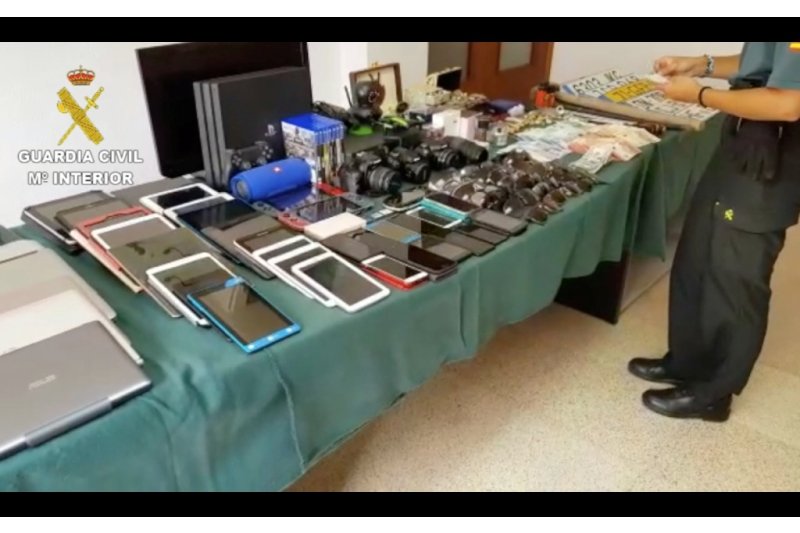 La Guardia Civil desarticula un clan familiar por robos en viviendas de la Marina Alta  La Guardia Civil desarticula un clan familiar por robos en viviendas de la Marina Alta