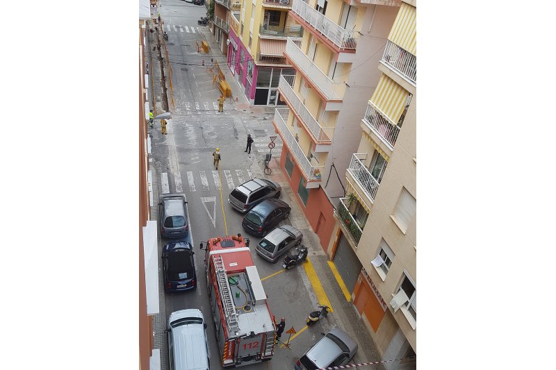 Las obras de fibra óptica rompen una tubería general de gas en la calle Sertorio de Dénia Las obras de fibra óptica rompen una tubería general de gas en la calle Sertorio de Dénia