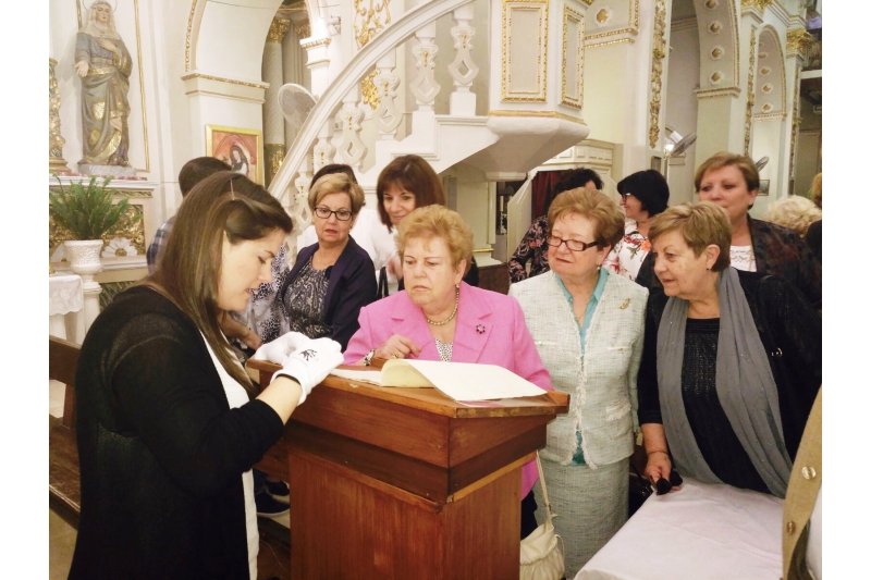 Recuperado un legajo de 1732 de la fundación de la vicaria de Benitatxell Recuperado un legajo de 1732 de la fundación de la vicaria de Benitatxell