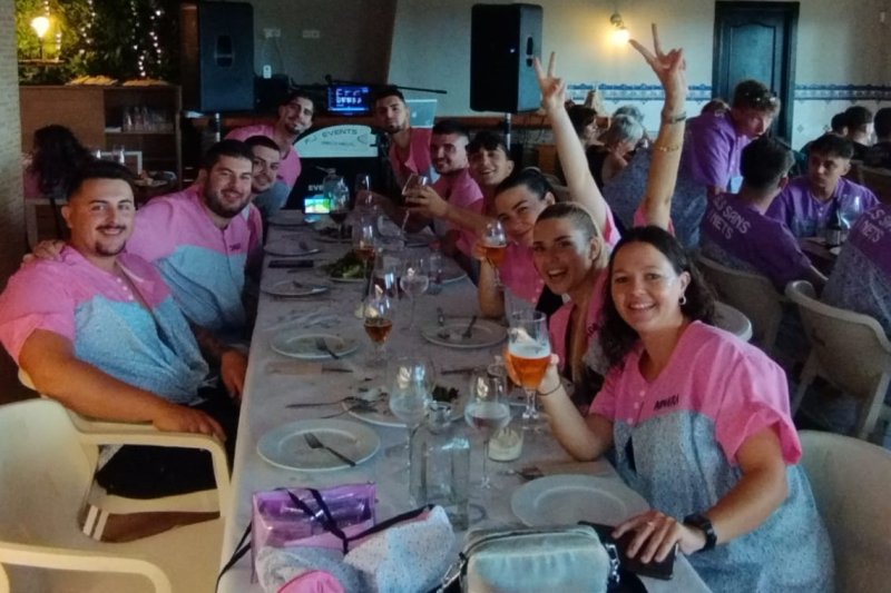 Les quintades fan emergir el vessant de germanor per a iniciar les festes patronals de Sanet i Els Negrals Les quintades fan emergir el vessant de germanor per a iniciar les festes patronals de Sanet i Els Negrals