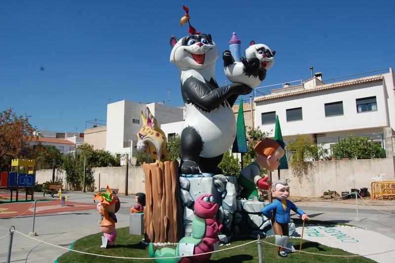 La Font s’endú els premis al monument faller i falleta infantil de Pego La Font s’endú els premis al monument faller i falleta infantil de Pego