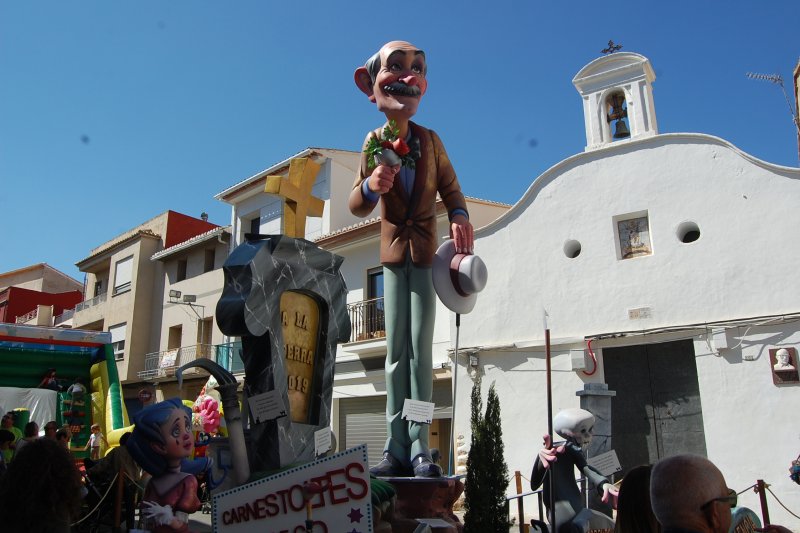 La Font s’endú els premis al monument faller i falleta infantil de Pego La Font s’endú els premis al monument faller i falleta infantil de Pego